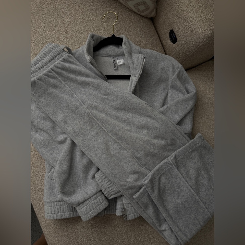 H&M Light Gray Zip-Up Jacket and Gray soft pants